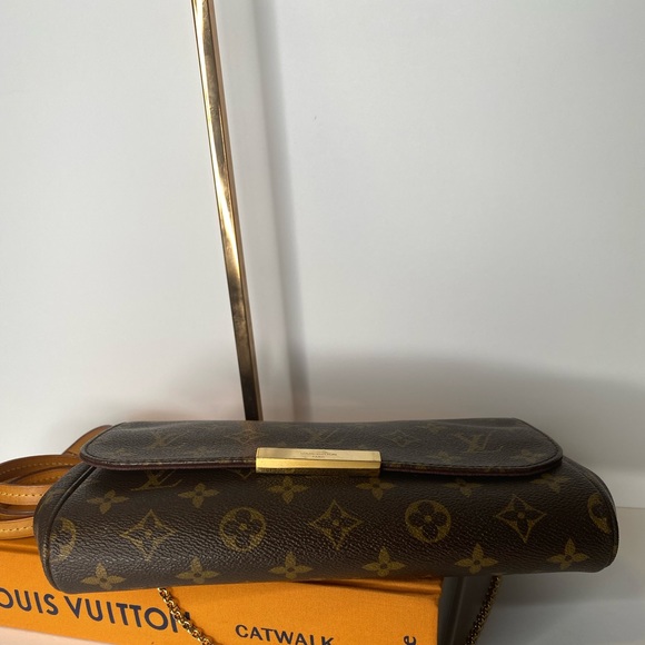 ❌❌SOLD❌❌ Louis monogram favorite crossbody - Picture 14 of 16